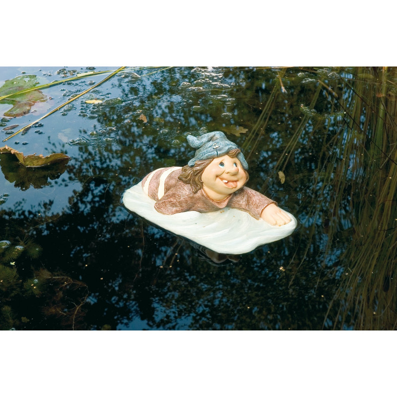 Enfant nagant le crawl